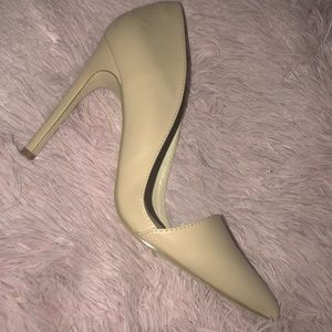 Nude Pumps